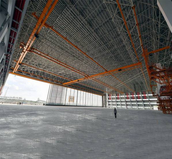 Large Steel Aircraft Hangar Design & Construction